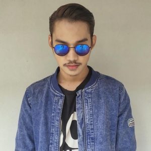 Gaya Rayban Hael Husaini