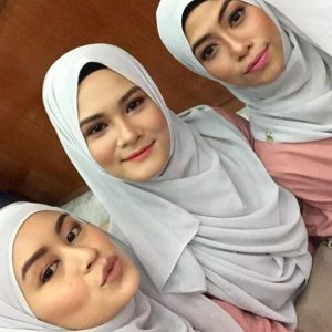 Yaya Zahir Cantik Bertudung