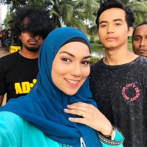 Elisya Sandha Bertudung