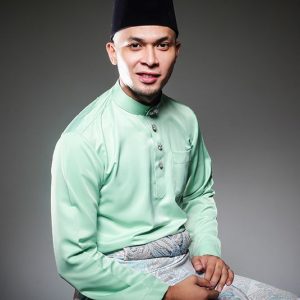 Gambar Jaslin Puasa Berbaju Melayu Tradisional