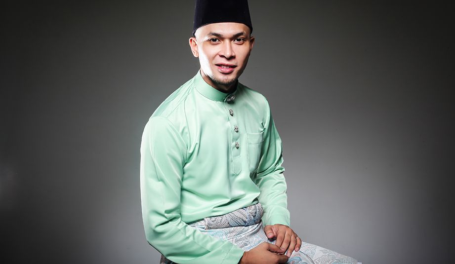 Gambar Jaslin Puasa Berbaju Melayu Tradisional