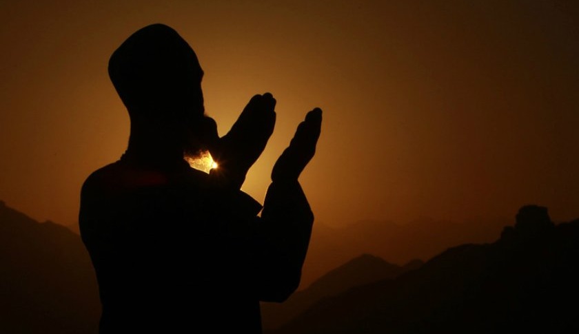 Gambar Muslim Sedang Berdoa