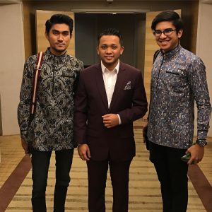 Imam Muda Asyraf Bersama Syed Saddiq Dan Rezzadude