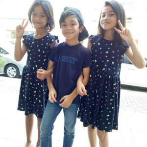 Nik Adam Mika Bergaya Bersama Sepupu Cilik Comel