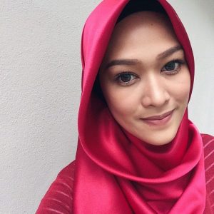 Aina Suzaily Cantik Memakai Shawl