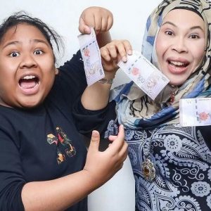 Aksi Cik B Dan Dato Seri Vida Tayang Duit