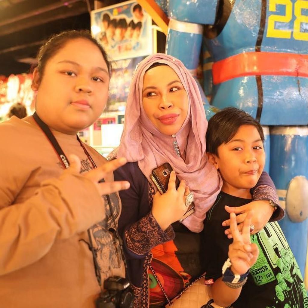 cik b anak dato vida