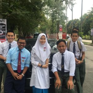 Eyra Hazali Bersama Rakan Sekolah