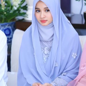 Gambar Pertunangan Laudya Cynthia Bella