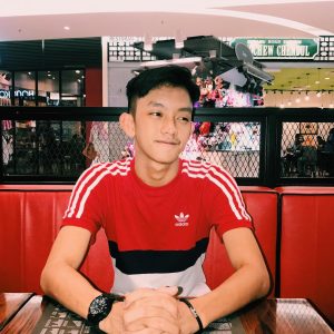 Ismail Izzani Pakai Baju Sukan Adidas