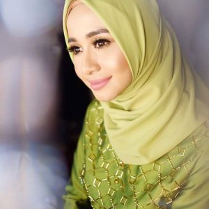 Laudya Cynthia Bella Anggun Cantik Berhijab