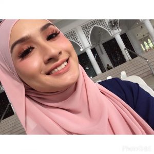 Neera Azizi Artis Melayu Cantik Bertudung