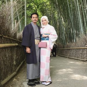 Pasangan Zahiril Adzim Dan Shera Aiyob Memakai Pakaian Tradisi Jepun Dan Kimono