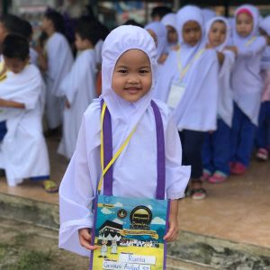 Rania Humaira Memakai Telekung Solat