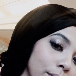 Aisyah Aziz Bertudung