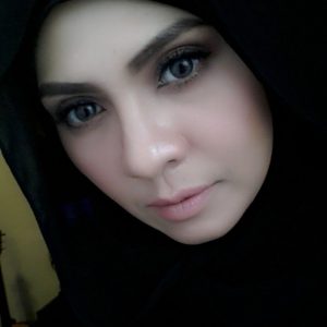 Cantiknya Zizi Kirana Bertudung