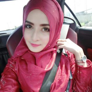 Gadis Melayu Selfie Dalam Kereta