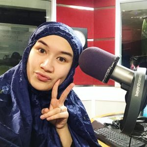 Hani Fadzil Era Pakai Telekung