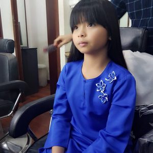 Nur Qistina Raisah Berbaju Kurung Biru