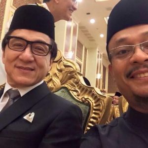 Ustaz Kazim Elias Selfie Bersama Jackie Chan