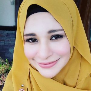 Zila Bakarin Cantik Bertudung