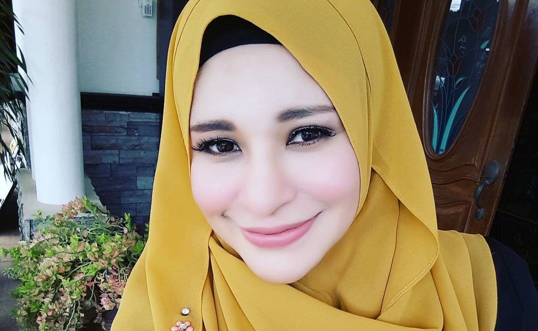 Zila Bakarin Cantik Bertudung