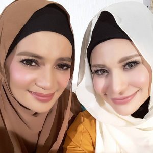 Zila Bakarin Dan Nor Albaniah Berhijab