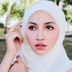 Aishah Azman Cantik Bertudung