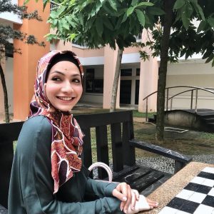 Gadis Bertahi Lalat Aishah Azman