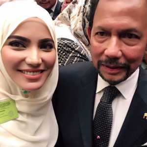 Selfie Nina Iskandar Bersama Sultan Brunei