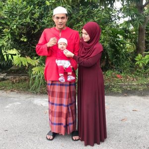 Sempoi Saharul Ridzwan Berkain Pelikat Di Hari Raya