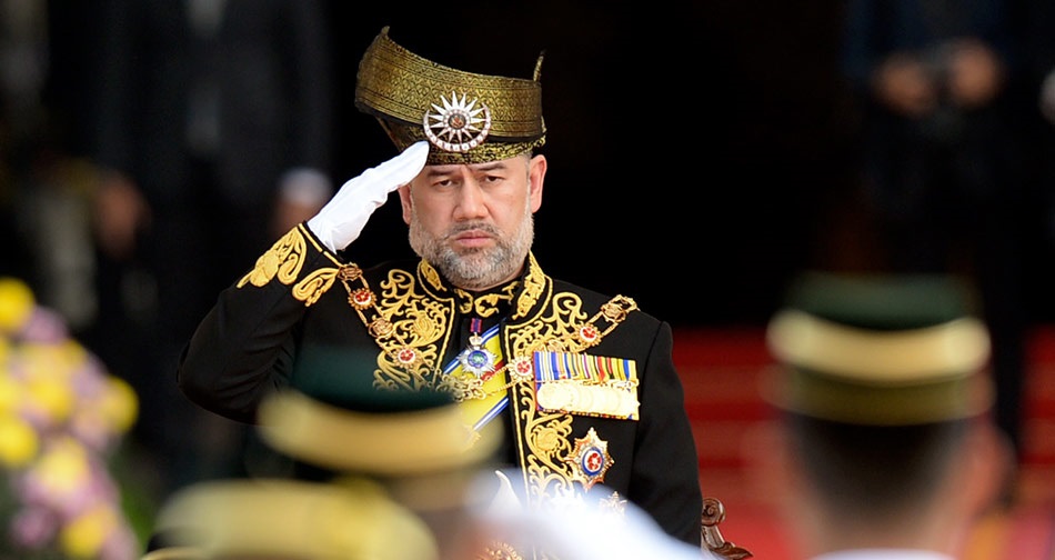 Yang Di Pertuan Agong Sultan Muhammad V Tabik Hormat