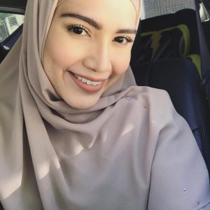 Cantiknya Elyana Berhijab