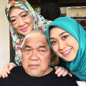 Dayah Bakar Bersama Ibu Dan Ayah