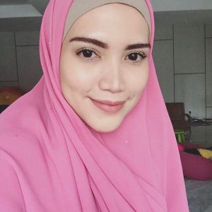 Elyana Cantik Berhijab Penuh