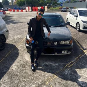 Yazid Izaham Bergaya Dengan Kereta Modified