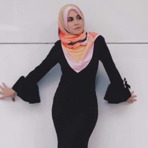 Aisya Hasnaa Serba Hitam