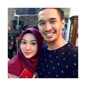 Mesra Nampak Nazrief Nazri Dan Elvina Mohamad