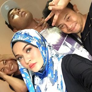 Gaya Gila Gila Nada Syuhada Dan Kawan Kawan