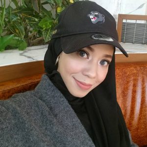 Hana Ismail Bertudung Dan Bertopi