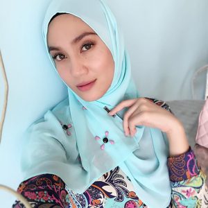 Cantik Rupawan Wanita Melayu Ramona Zamzam