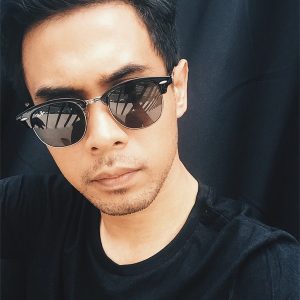 Foto Amirul Faqeem Berkaca Mata Hitam