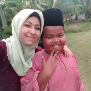 Foto Spontan Jaja Iliyes Dan Adik Comel