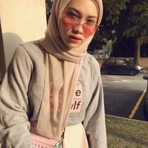 Gambar Asyalliee Dengan Tudung Bawal