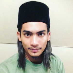 Niezam Zaidi (Pakai Songkok Rambut Panjang)