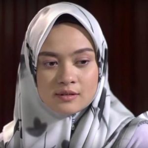 Syainie Aida Bertudung