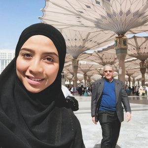 Cik Manggis Berhijab Di Madinah