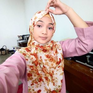 Atikah Suhaime Belajar Pakai Tudung