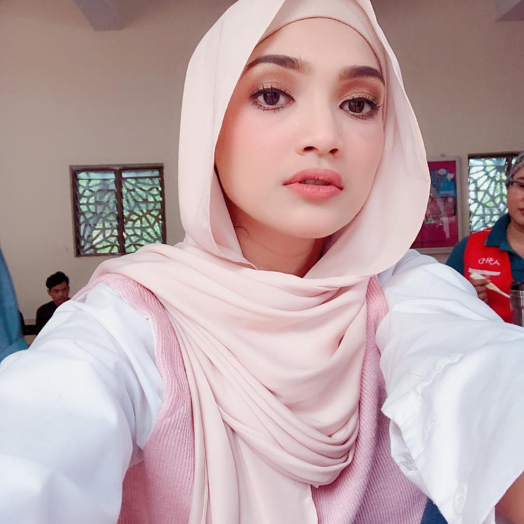 Gambar Atikah Suhaime Cantik Bertudung - Azhan.co