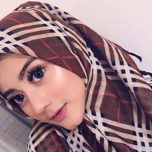 Gambar Ghea Youbi Bertudung